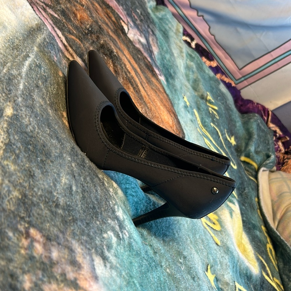 SIMPLY VERA WANG HIGH HEELS